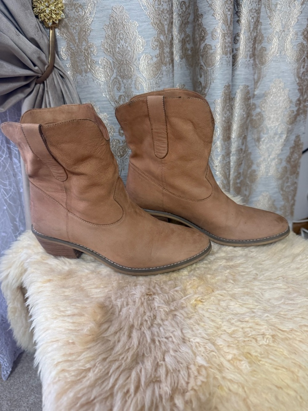 CROWN VINTAGE SUEDE LEATHER BOOTS Cognac Brown Size 7.5M Pull On Very Soft - Picture 2 of 10